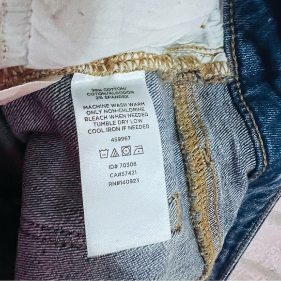 LOFT NWT Bermuda Denim Shorts Size 6/28 - Picture 9 of 9